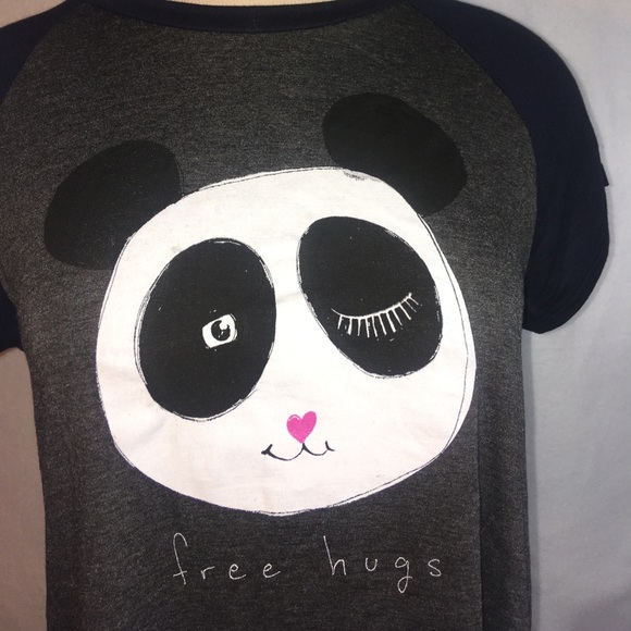 {3F20} Panda says "free hugs!" Tee