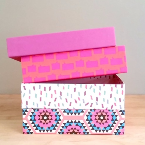 • {Birchbox} Keychain Tassle + Box - Picture 6 of 7