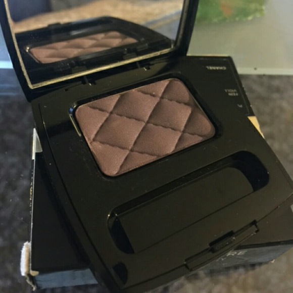 Brand new authentic Chanel Eyeshadow - Picture 2 of 2