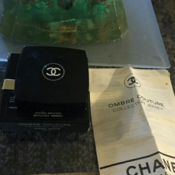 Brand new authentic Chanel Eyeshadow - Picture 2 of 2