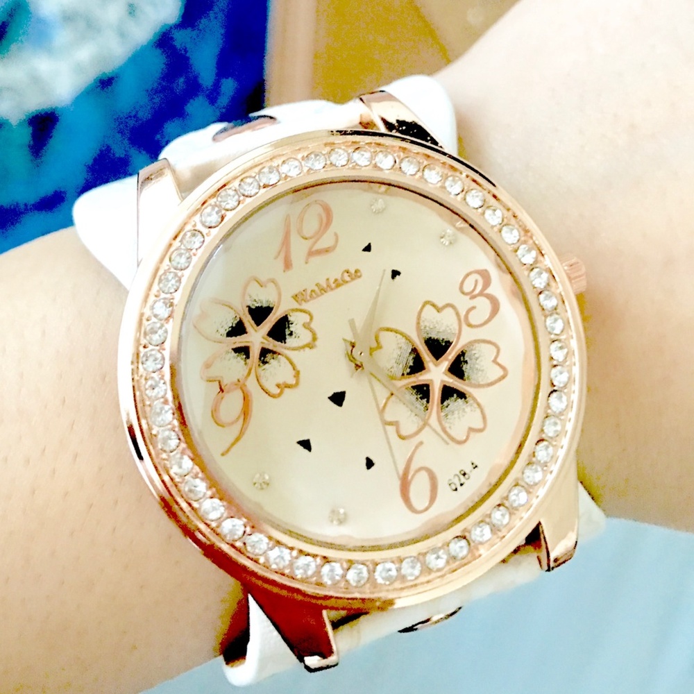 Beautiful Watch - Picture 4 of 4