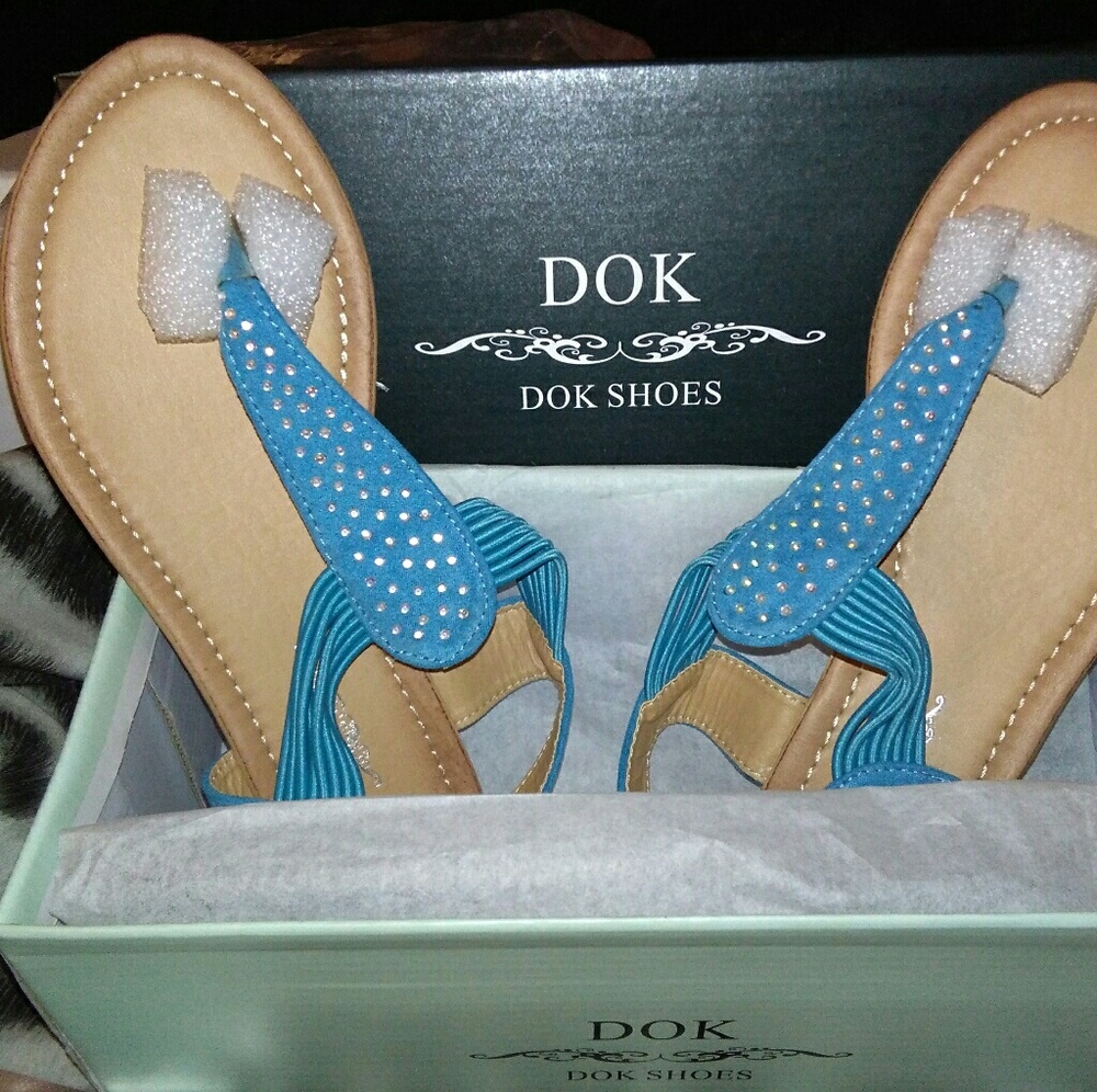 DOK SANDALS