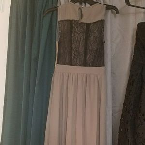 Long  sleevless taupe and black dress