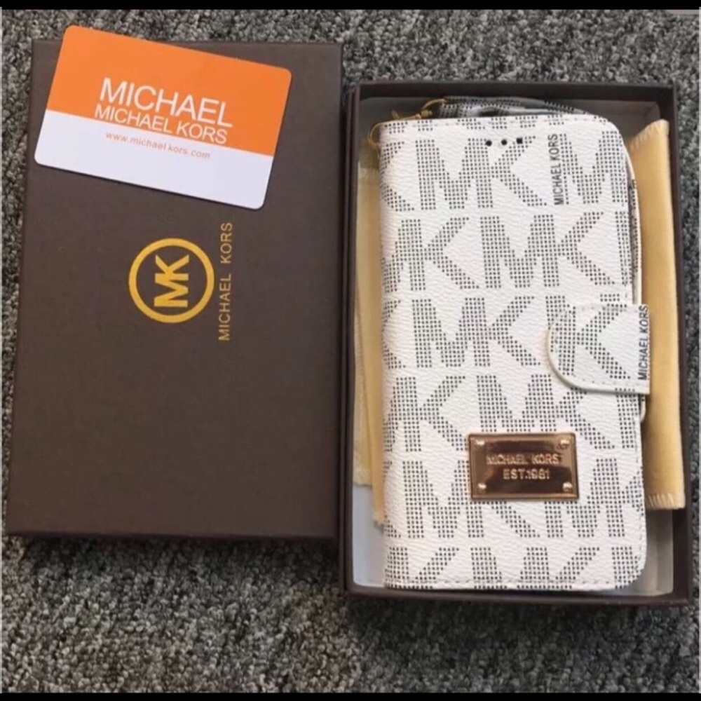 Michael Kors IPhone 6-7 Plus phone/wallet Case