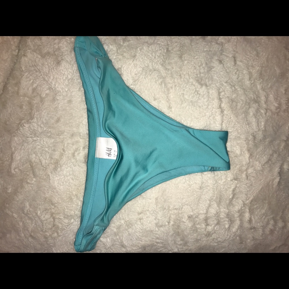 Blue H&M bikini bottoms!