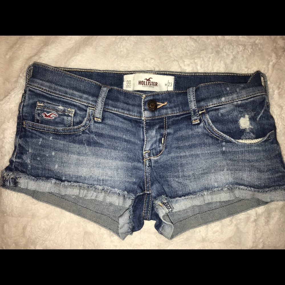 Hollister short shorts!