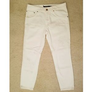 NEW ZARA white cropped jeans with flower detailing