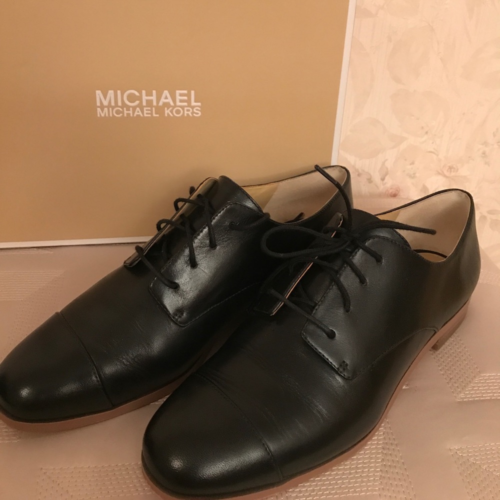 Michael Kors Pierce lace up black leather flats