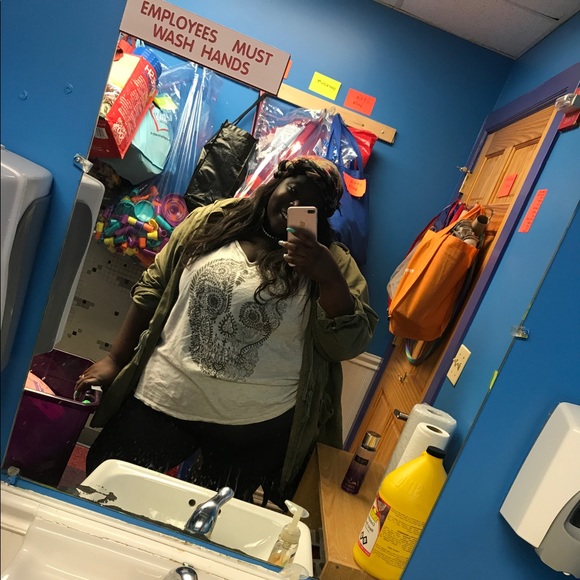 Meet your posher, Aquillah! - Picture 3 of 5