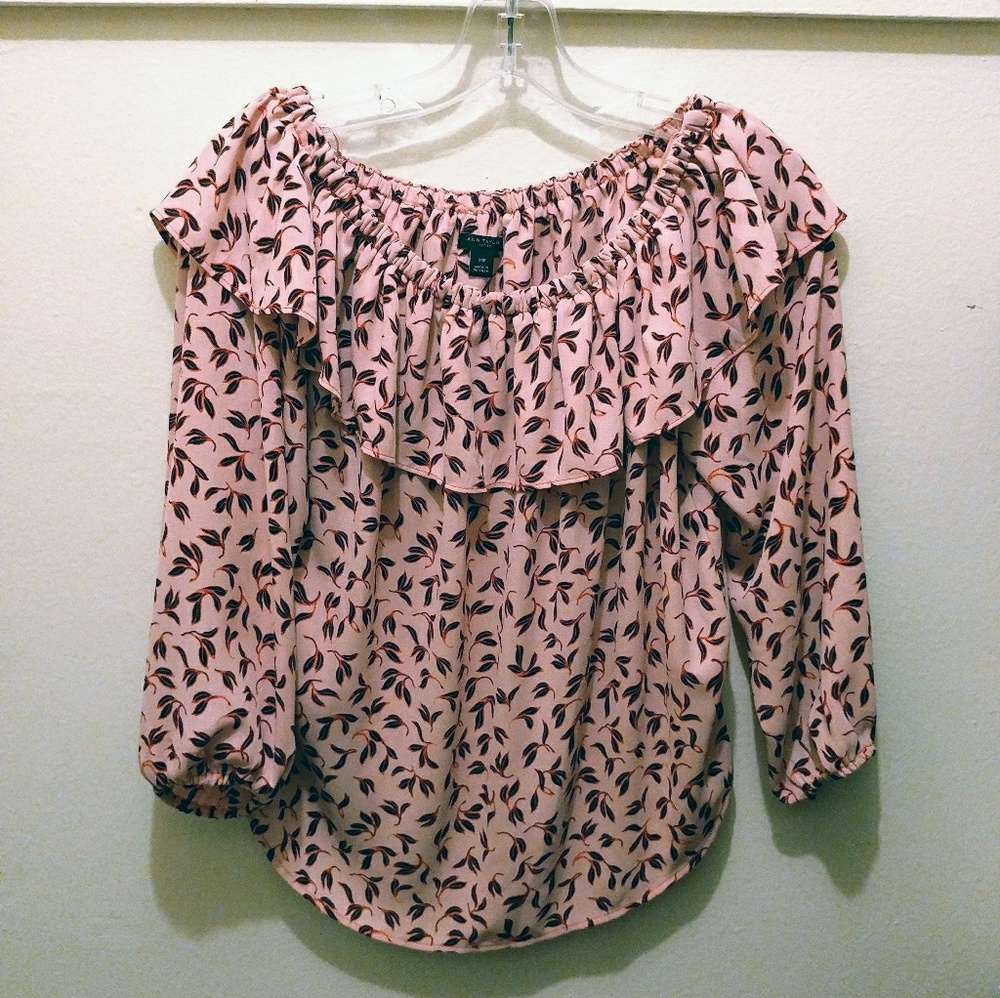 🔴SOLD🔴LOFT⭐Off the Shoulder Ruffle Blouse - Picture 1 of 4