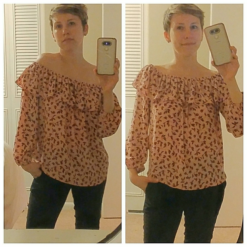 🔴SOLD🔴LOFT⭐Off the Shoulder Ruffle Blouse - Picture 4 of 4