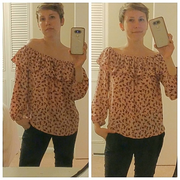 🔴SOLD🔴LOFT⭐Off the Shoulder Ruffle Blouse - Picture 4 of 4