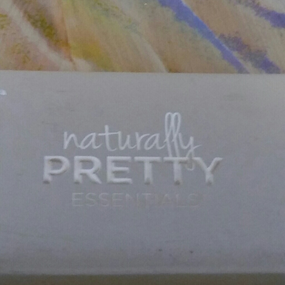 It Cosmetics Naturally Pretty Essentials