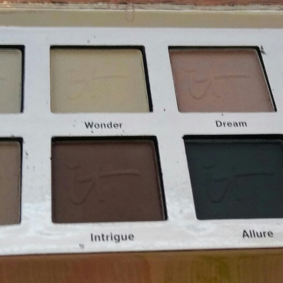 It Cosmetics Naturally Pretty Essentials - Picture 2 of 3