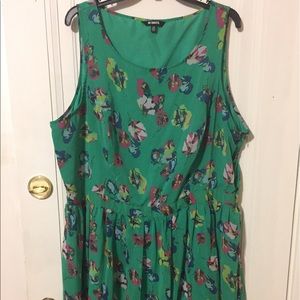 Beautiful green floral dress. Size 20