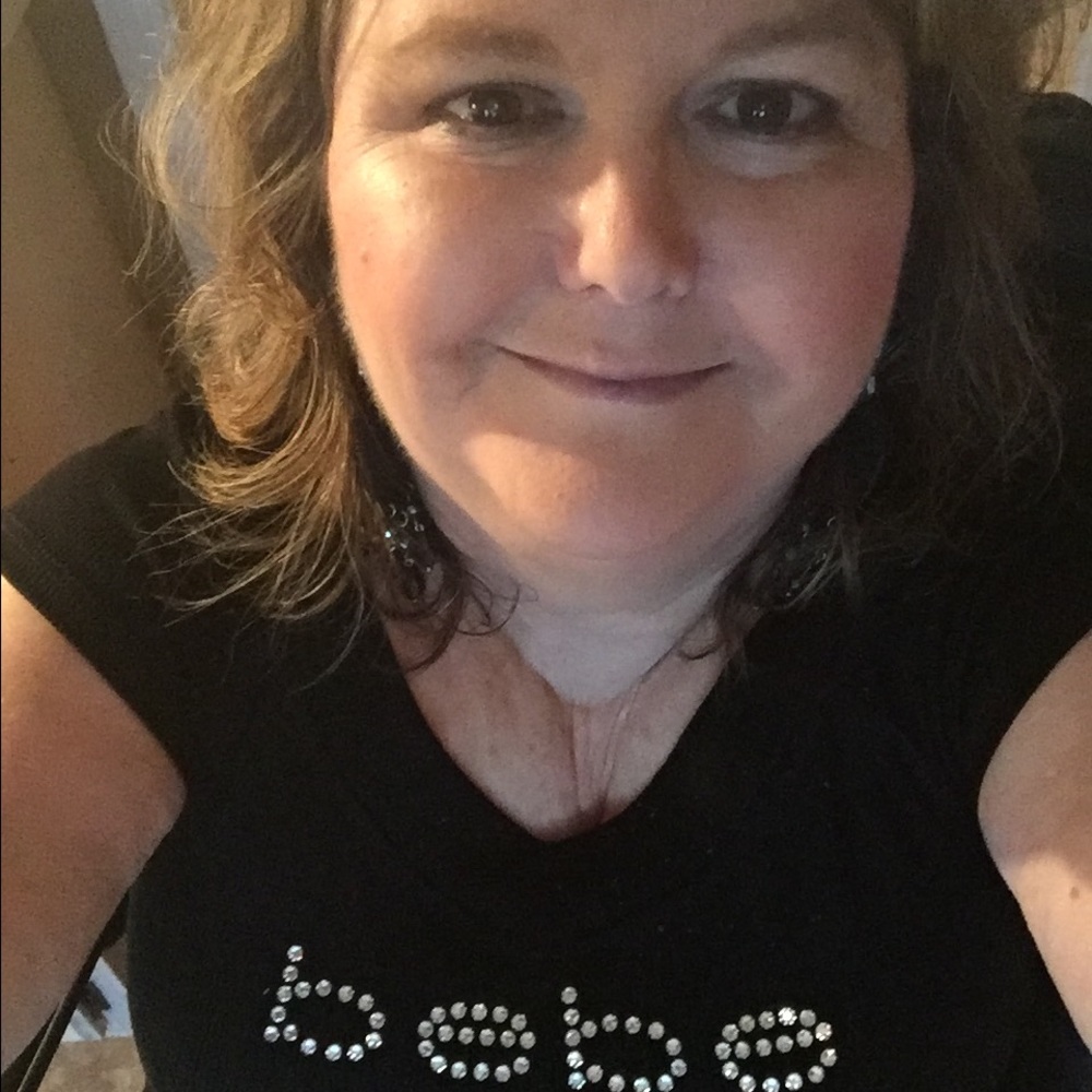 Meet your posher!  Renee'