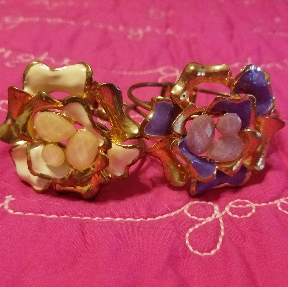2 bracelets
