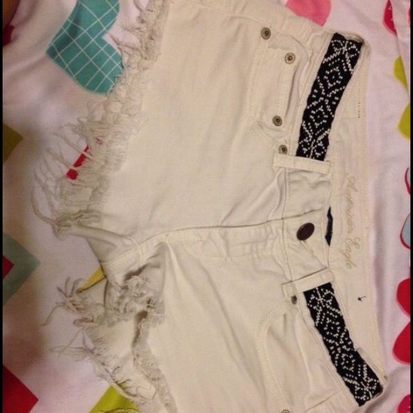Pants - White creamy American eagle shorts