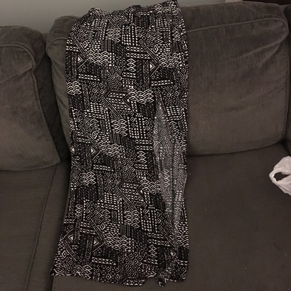 Tribal/Aztec print Maxi skirt with slit - Picture 1 of 3