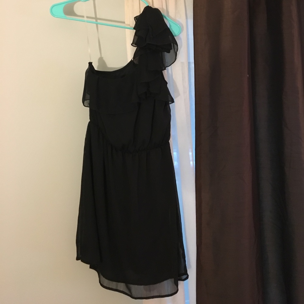 One shoulder black dress