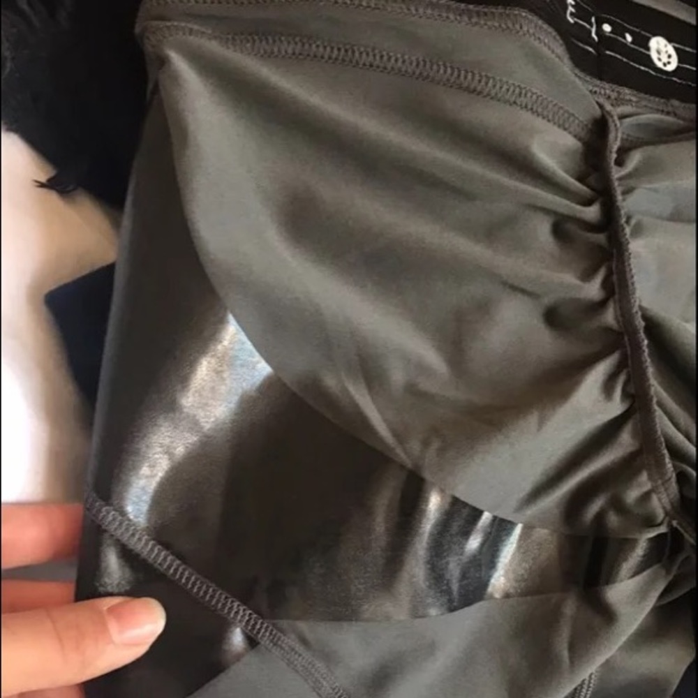 SOLD 🖤butt-enhancing leggings 😉new with tags