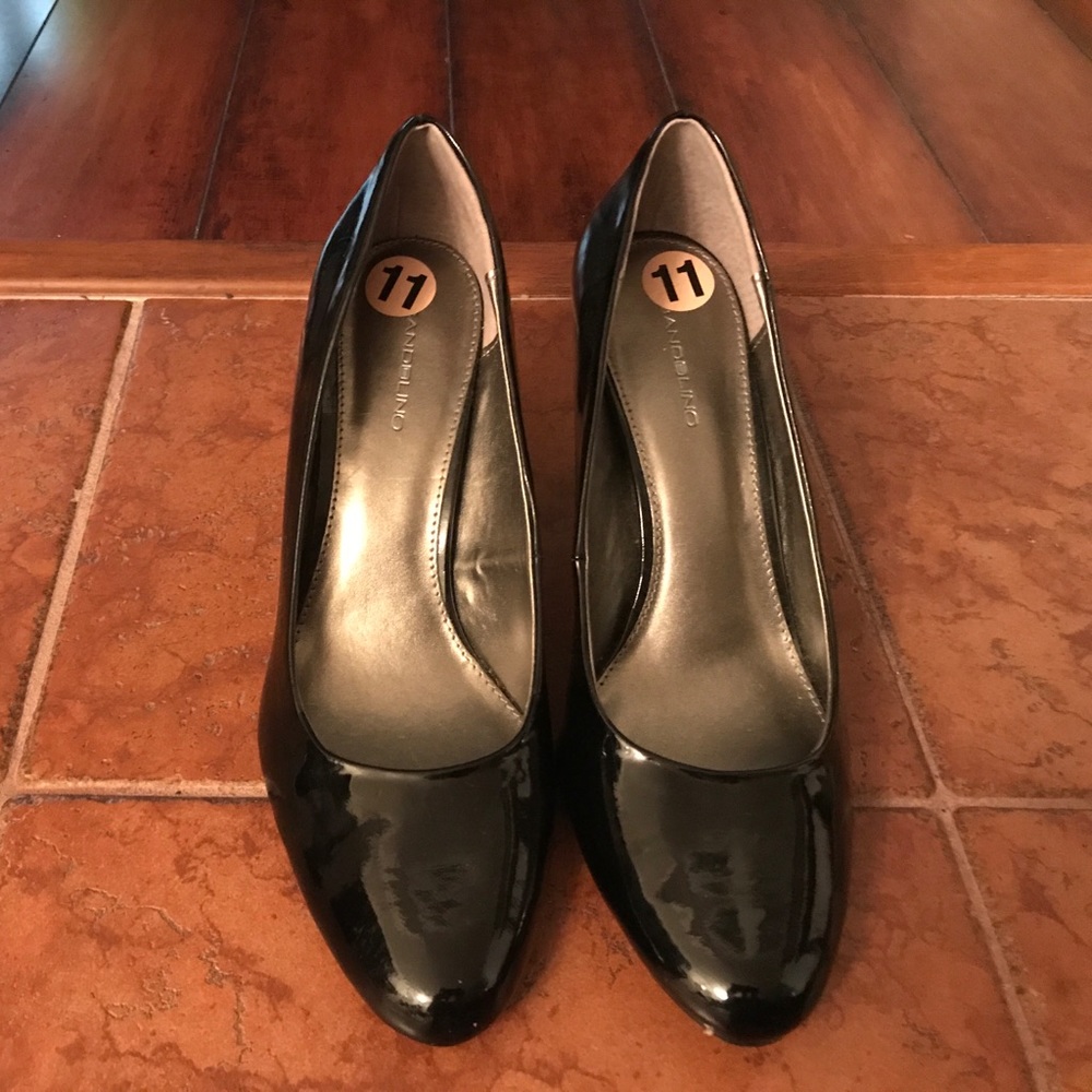 Bandolino patent leather pumps