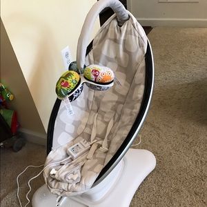 STILL for SALE!!!! 4moms mamaroo. LOCAL PICKUP!