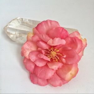 NWOT Flower Hair Band Clip
