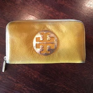 Tory Burch Robinson Wallet