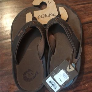 Brand New! Olukai sandals