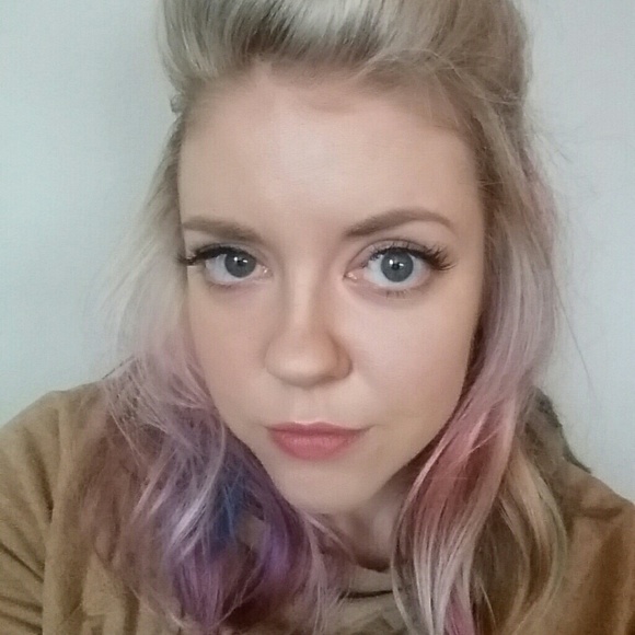 Meet your Posher, Emily - Picture 1 of 1