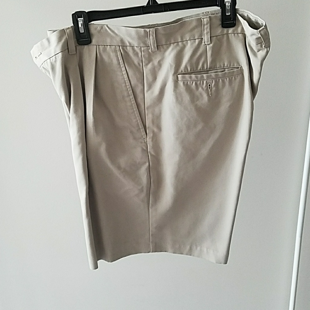 Izod pleated Golf Shorts