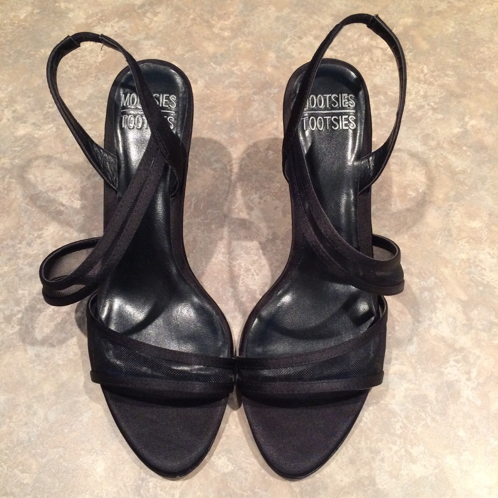 Mootsie Tootsie black satin sandals. EUC
