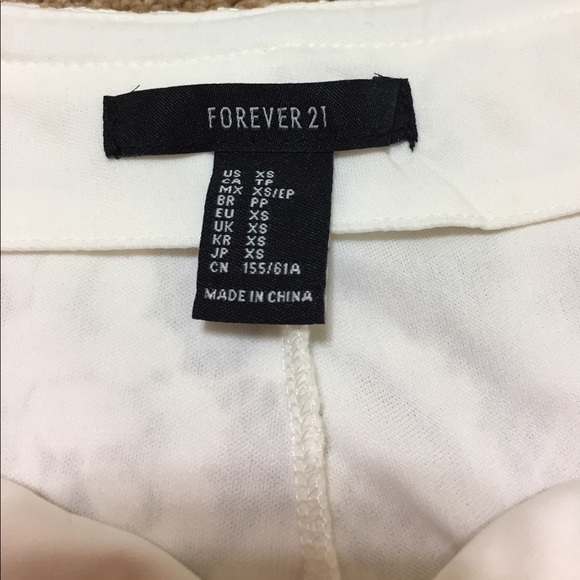 Forever 21 cream lace shorts - Picture 2 of 4