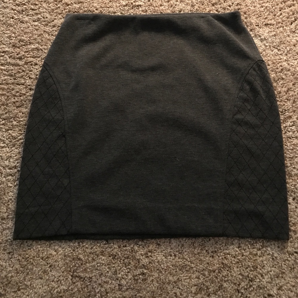 NWOT Vera Wang, Simply Vera, Gray Skirt,Size PM