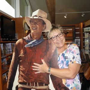 Meet your Posher, Leeann
