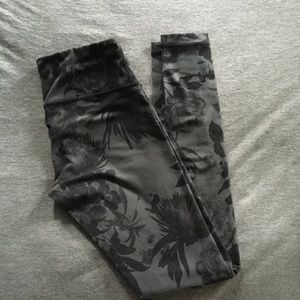 Lululemon pant- black/gray floral