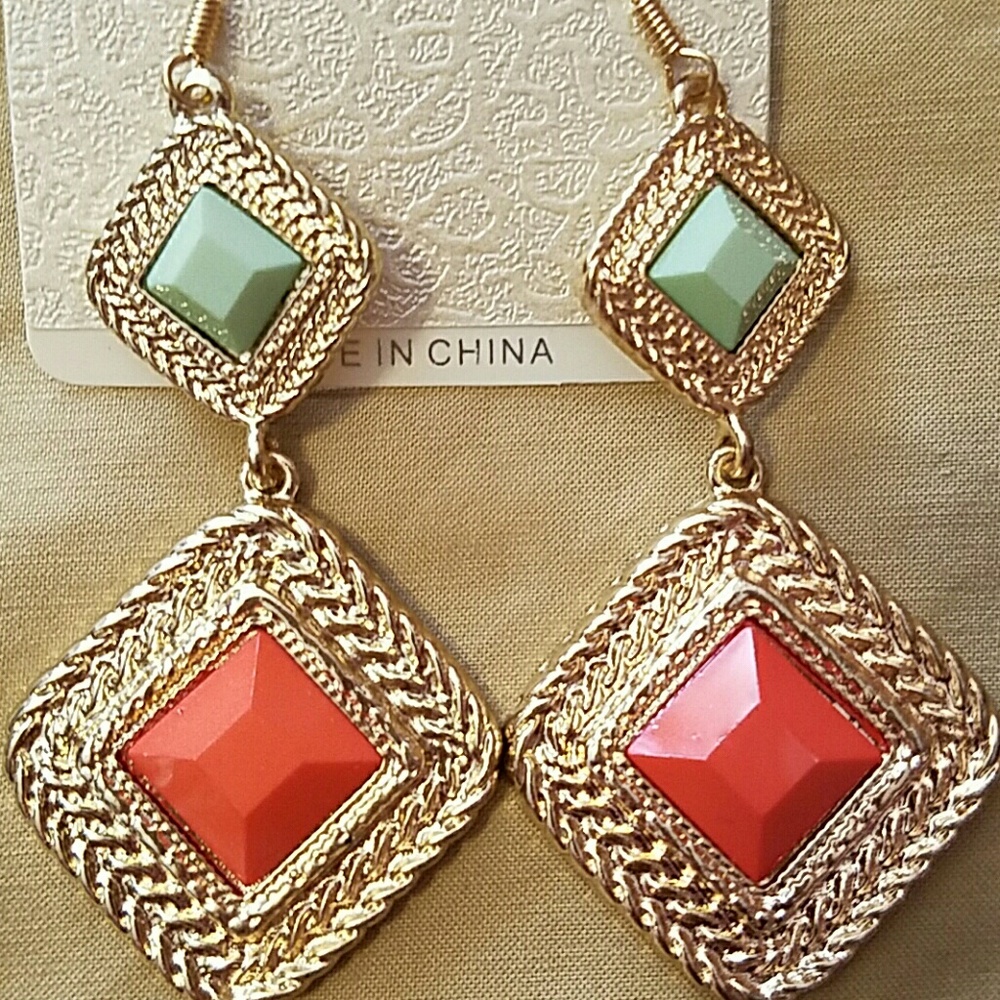 🍂$6 STATEMENT PASTEL EARRINGS - Picture 2 of 2
