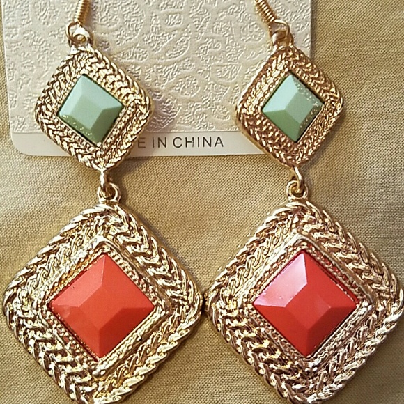 🍂$6 STATEMENT PASTEL EARRINGS - Picture 2 of 2