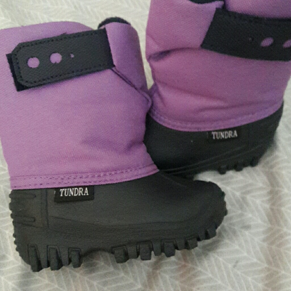 NEVER WORN! PURPLE SNOW BOOTS