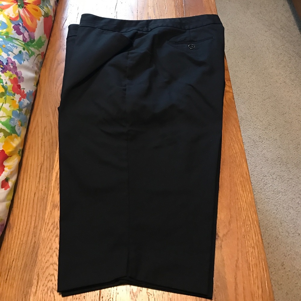 Black Rafaella crop pants 👖
