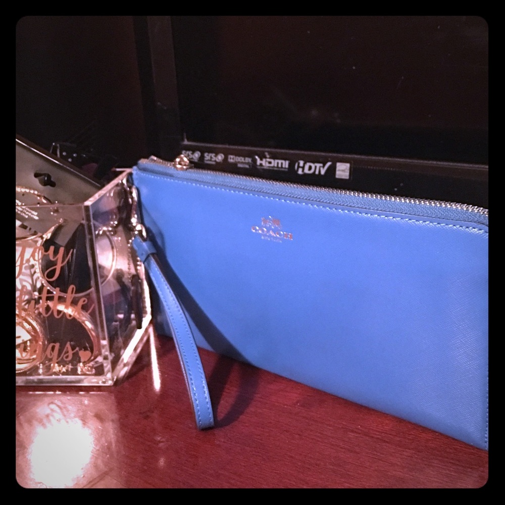 Large Coach wristlet/ card holder w/zipper