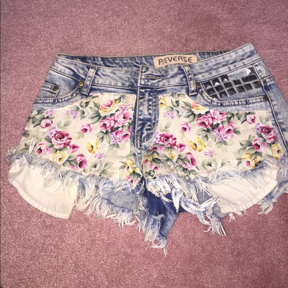 Studded jean shorts with floral design