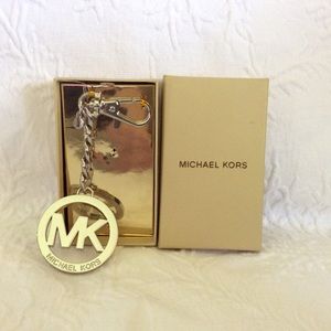MICHAEL KORS silver logo keychain, NEW in box