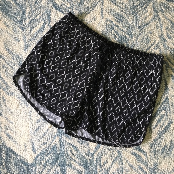🍀 Drapey Patterned Shorts - Banana Republic - Picture 1 of 1