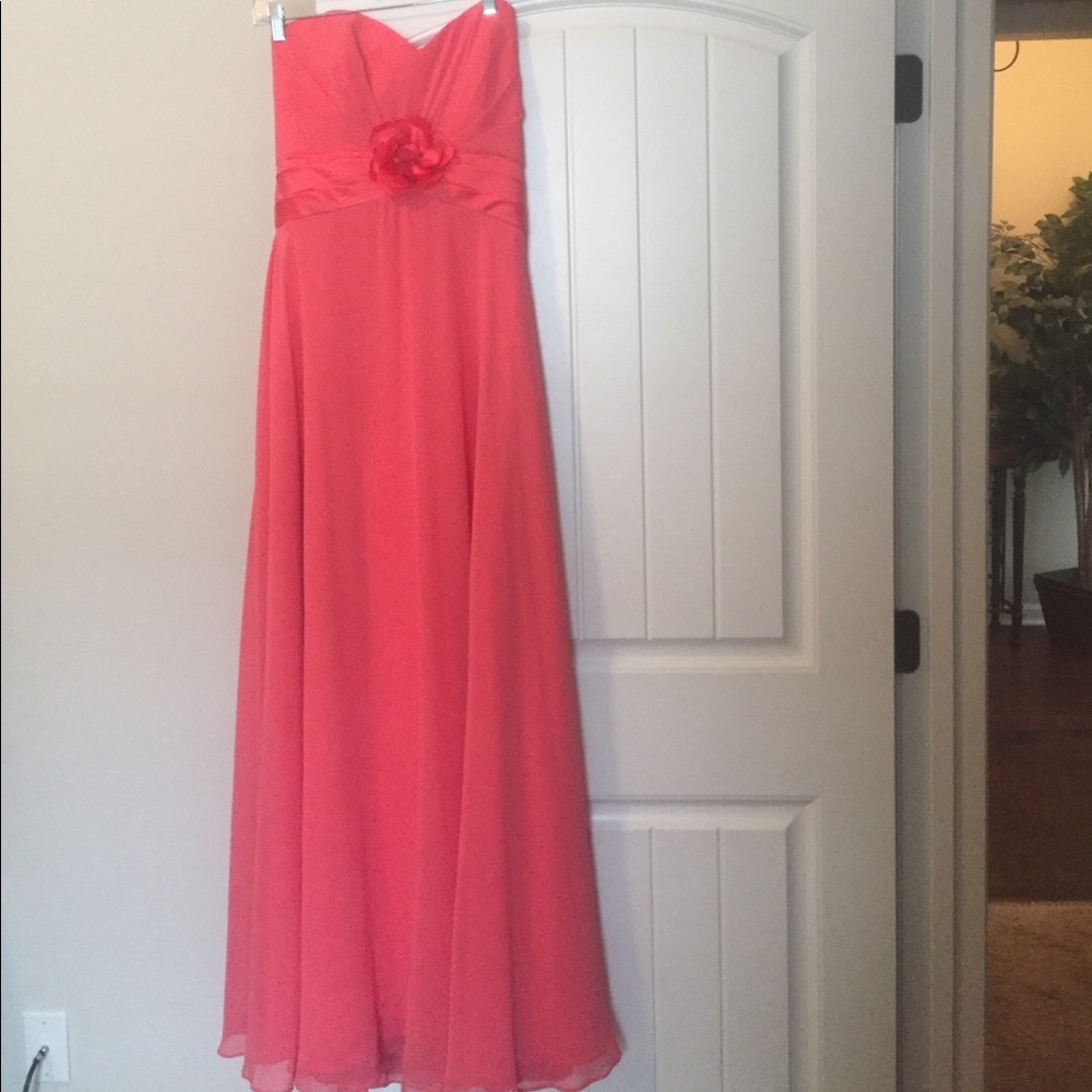 Formal Gown great for a cruise, wedding, or prom.