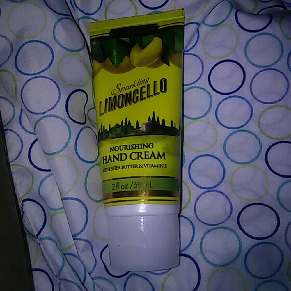 Bath and body works sparkling Limoncello hand crea