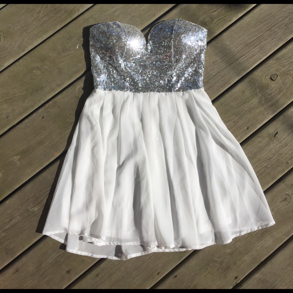 Size small silver and white Windsor dress