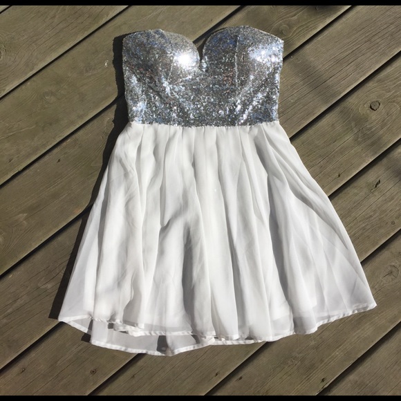 Size small silver and white Windsor dress - Picture 1 of 4