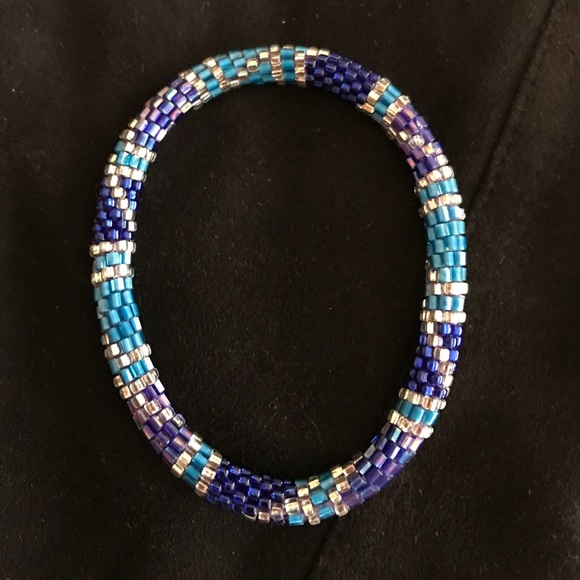 4 cute layer bracelets - Picture 3 of 5